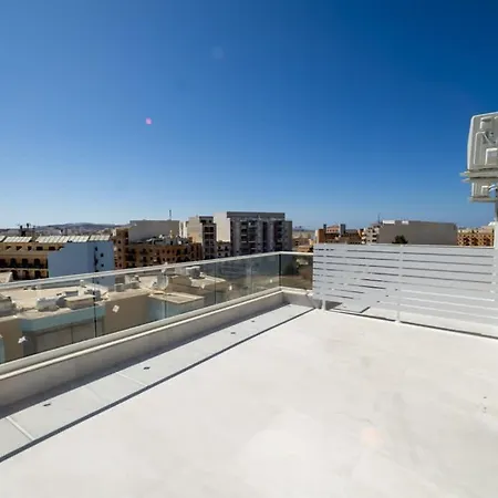 Peaceful Penthouse With Country Views - By Hostmt Apartment